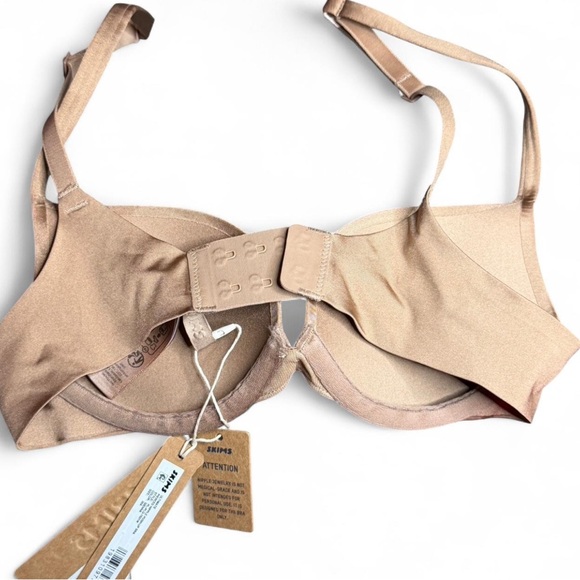 SKIMS ULTIMATE
PIERCED NIPPLE PUSH-UP BRA - Picture 2 of 3